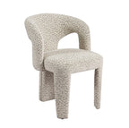 Liana – Fauteuil design rembourré aux motifs léopard et aux formes sculpturales