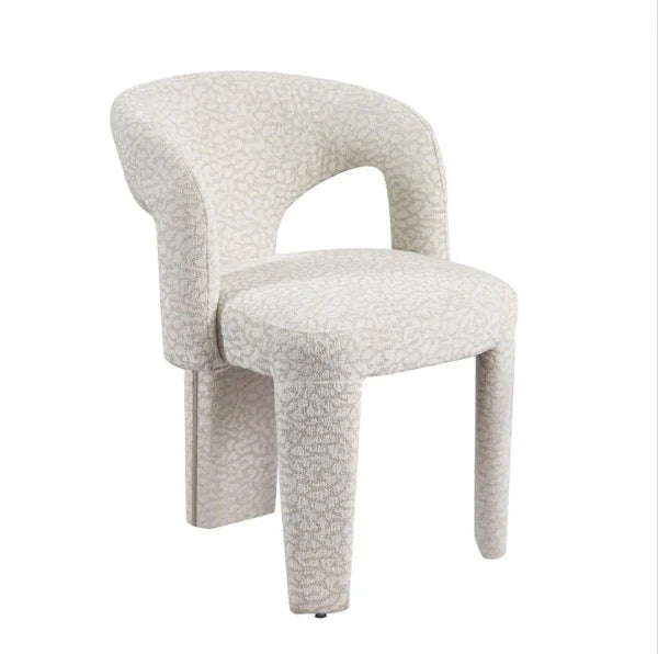 Liana – Fauteuil design rembourré aux motifs léopard et aux formes sculpturales